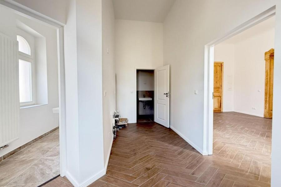 mittig Teekü + WC, li WC m. Du, re Raum 4