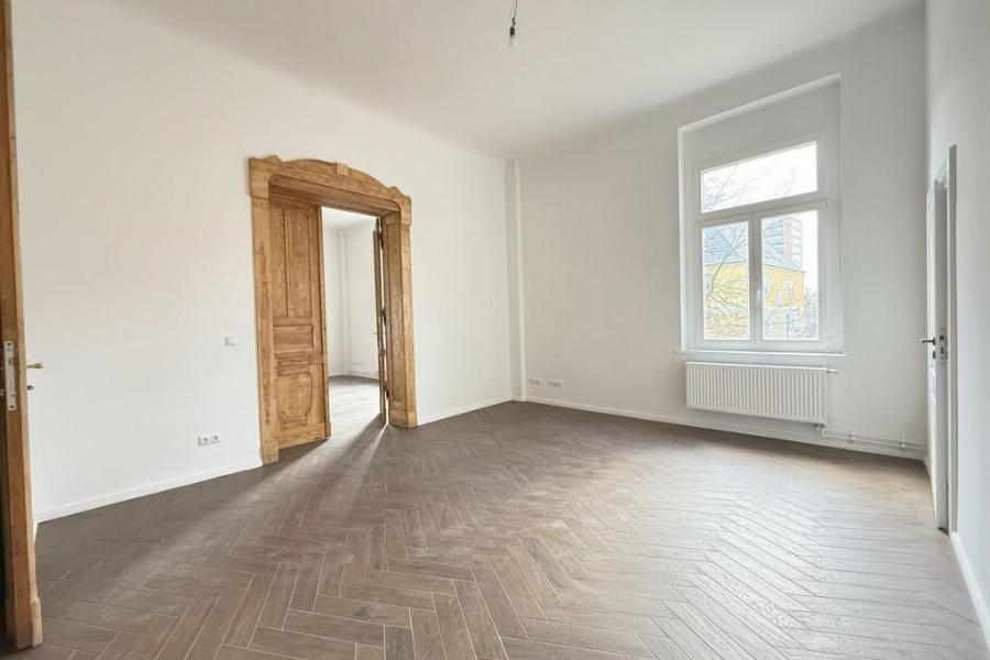 Raum 2 / Durchgang Raum 1 li + 3 re + WC